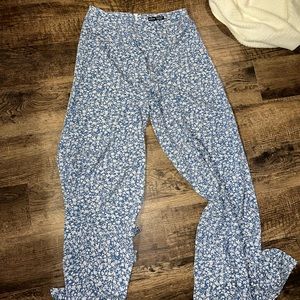 Fitted but flowy flowered spring pants